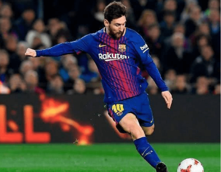 关系不错，阿诺德重返安菲尔德，和索博肩并肩走入球员通道（阿诺德重回安菲尔德，与索博并肩走进球员通道，关系融洽）