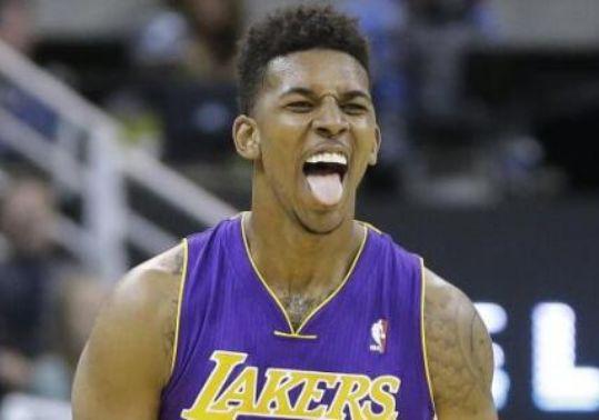 早报：拜仁的四线一十六胜，在我的肩膀上扛着！（早报：拜仁四线揽下16胜，全扛在我肩上！）