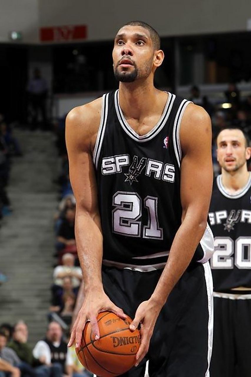 克罗斯评选历史最佳阵容：诺伊尔门将，马塞洛、拉姆...（克罗斯公布史上最佳11人：门将诺伊尔，后防马塞洛、拉姆…）