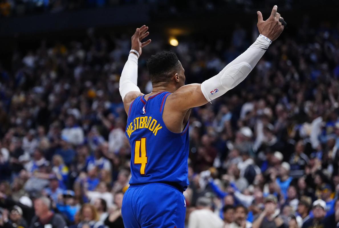 NBA球队换帅动态及影响分析（NBA主帅更迭动向与影响解读）