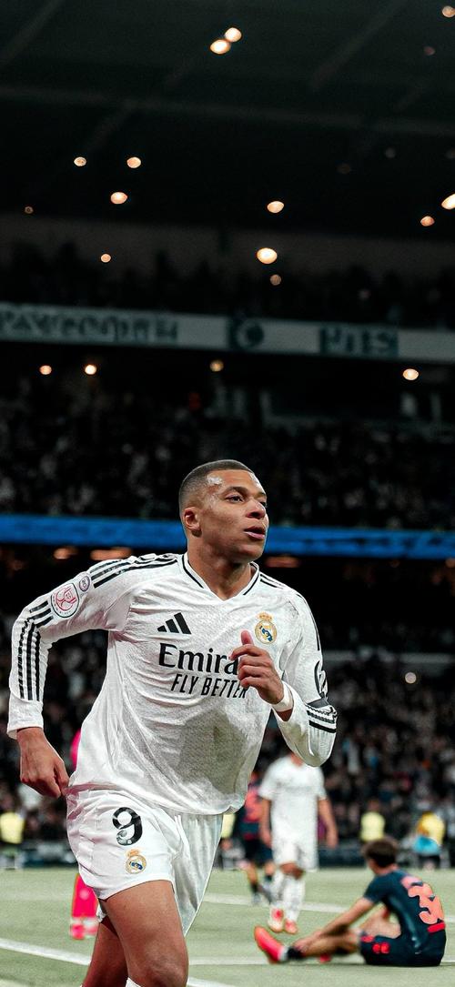 詹俊：若不是裤袜神勇皇马会输更多；维尔茨目前更适合在边路（詹俊：若非库尔图瓦屡献神扑，皇马恐遭更大失利；维尔茨当下更适合踢边路）