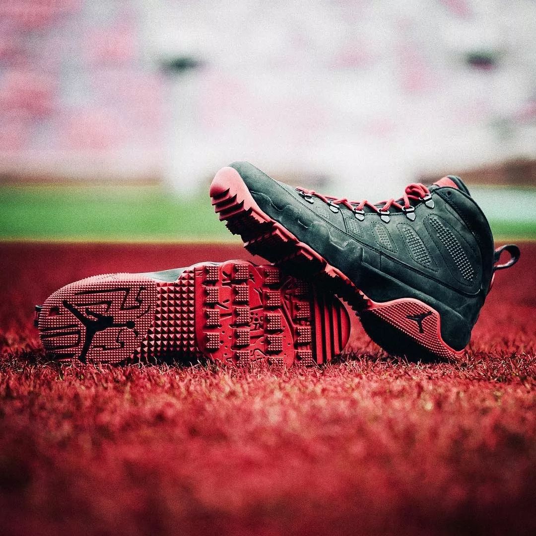 国乒险遭大逆转，10-6领先被翻盘，王楚钦一日三战坦言“有点累”（国乒惊险避逆转：10-6优势被反超，王楚钦一日三战直言有些累）