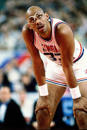 半场战报：美因茨0-1佛罗伦萨，佐姆破门（半场快讯：佛罗伦萨暂1-0领先美因茨，佐姆建功）