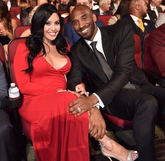 发布仅4个小时后，梅西造访诺坎普社媒动态点赞已突破1000万（发布4小时，梅西造访诺坎普动态点赞突破千万）