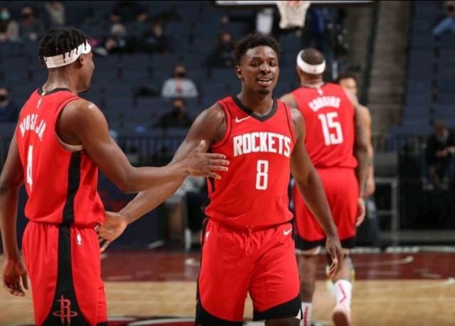 尼日利亚队队长埃孔宣布从国家队退役，期间共为国出战83场（尼日利亚队长埃孔宣布退出国家队，生涯为国出战83场）