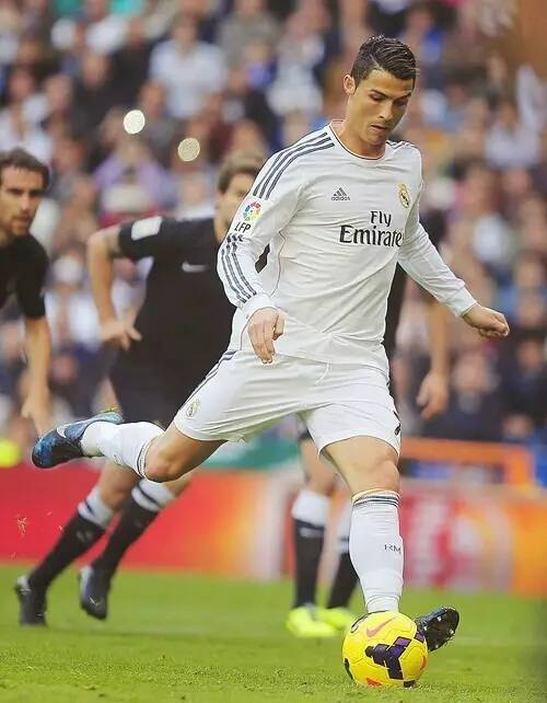 球报：安哥拉对阵阿根廷期间，球场出现混乱导致70名球迷受伤