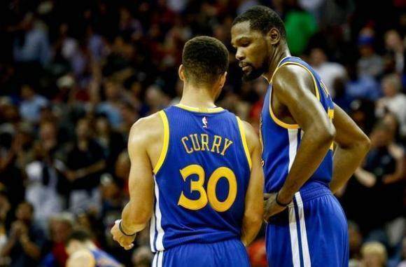 阿迪达斯官方：22款2026年国家队球衣将于11月6日开始发售（阿迪达斯官宣：2026年国家队22款球衣将于11月6日开售）